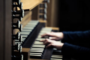 Anke Willwohl an der Orgel
